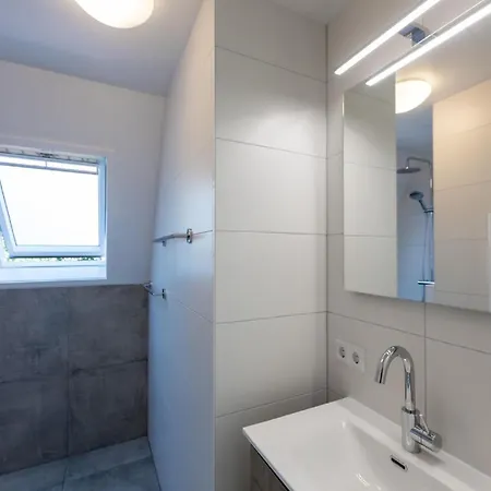 In Meeussen With Private Garden, Cleaning Included Holiday home Plasmolen
