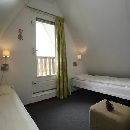 Semesterbostad With Garden Near Mookerplas, Cleaning Included *
