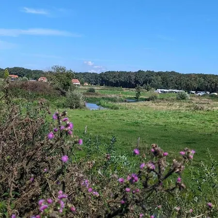 With Garden Near Mookerplas, Cleaning Included Semesterbostad